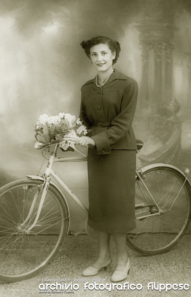 ragazza-con-bicicletta-foto-in-studio